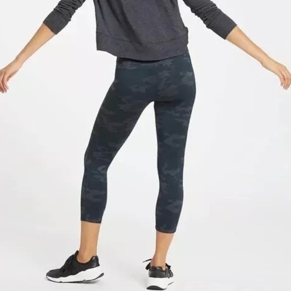 NWT Spanx Look At Me Now Camo Cropped High Waisted Leggings - Picture 5 of 10